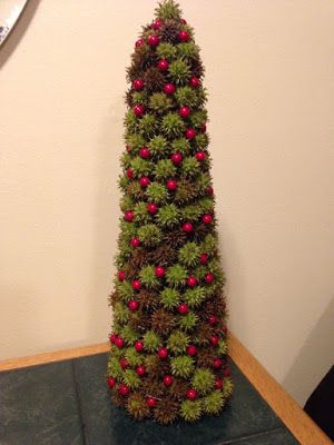 Eight Sweet Gum Crafts Sweet Gum Tree Crafts, Julie Barnes, Seed Craft, Pinecone Crafts Kids, Natural Crafts, Ball Christmas Tree, Pinecone Crafts, Modern Floral Arrangements, Gum Trees