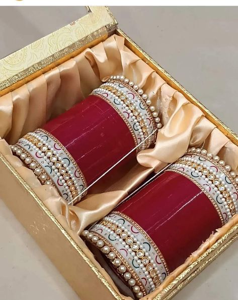 Marriage Bangles Indian Weddings, Chooda Designs Punjabi, Choda Design, Chura Designs Bridal, Chooda Designs Brides, Chooda Designs, Punjabi Choora, Bridal Chooda, Wedding Chura