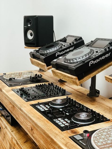 Dj Decks, Dj Table, Dj Stand, Dj Room, Home Music Rooms, Deck Table, Lp Storage, Scaffold Boards, Dj Setup