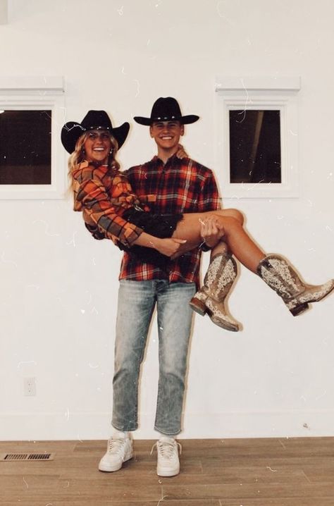 Country Couple Costumes, Cowboy And Cowgirl Couple Costume, Cowboy Couple Costume, Cowboy Halloween Costume, Cowboy Outfit For Men, Couple Fun, Halloween Parejas, Cute Country Couples, Dream Things