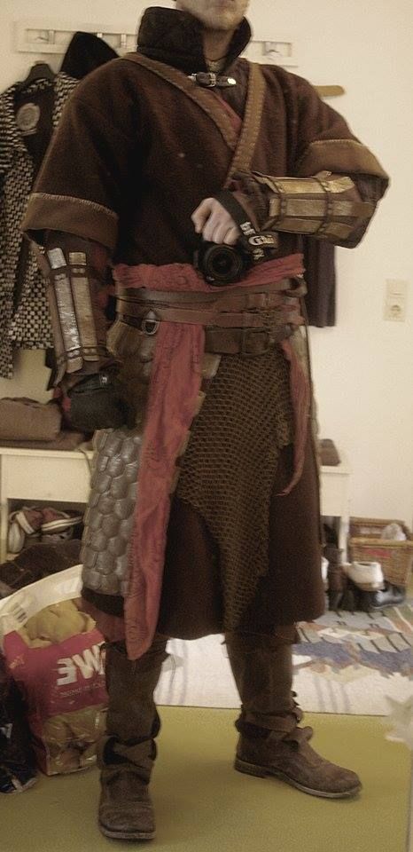 Viking Fashion Men, Mens Ren Faire Outfit Diy, Barbarian Outfit Male, Medieval Hairstyles Men, Dnd Outfits Inspiration Male, Viking Clothing Male, Medieval Sailor, Dnd Winter Clothes, High Fantasy Outfits