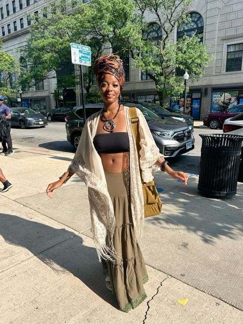 Earthy Rnb Aesthetic, Erykah Badu Head Wrap, Earthy Girls Aesthetics, Street Boho Style, Boho Fashion Black Women, Earthy School Outfits, Boho Earthy Style, Erykah Badu Outfits, Black Earthy Girl Aesthetic