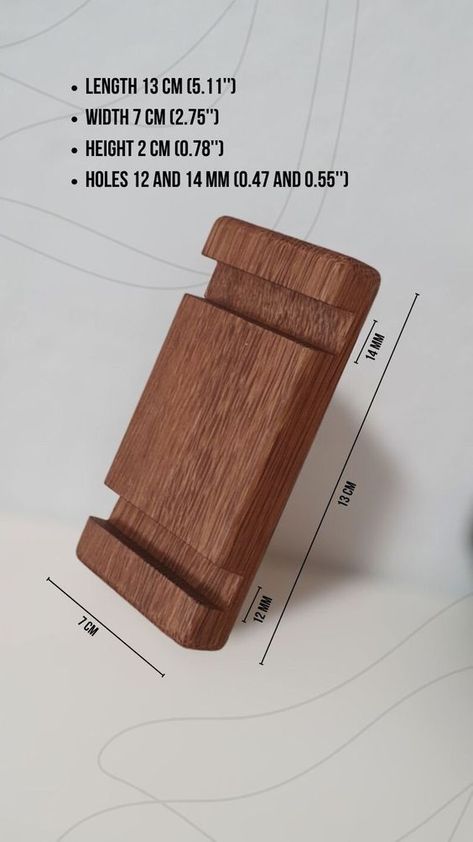 Small Woodworking Projects Mobile Phone Stand Wood, Cell Phone Holder Diy, Wooden Iphone Stand, Diy Phone Stand, Wooden Phone Holder, Wood Phone Holder, Cellphone Stand, Wood Phone Stand, Iphone Holder