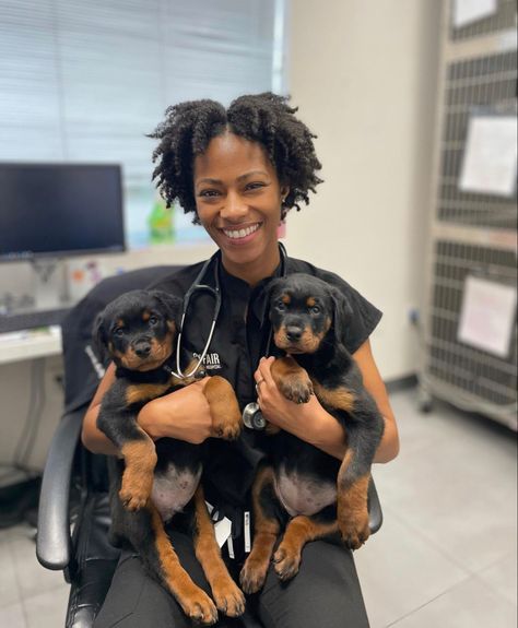 Veterinarian Aesthetic Black Women, Black Veterinarian Aesthetic, Female Veterinarian Aesthetic, Aesthetic Vet Pictures, Vet School Aesthetic, Vet Tech Aesthetic, Veterinary Aesthetic, Veterinarian Aesthetic, Vet Aesthetic