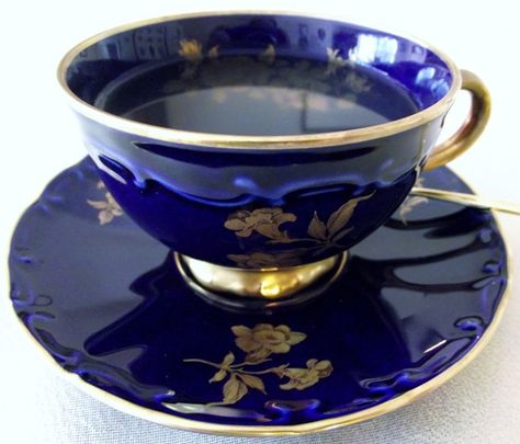 Beautiful blue Assiette Design, Pretty Tea Cups, Blue Tea, Antique Tea Cups, Teapots And Cups, Antique Tea, China Tea Cups, China Cups, My Cup Of Tea