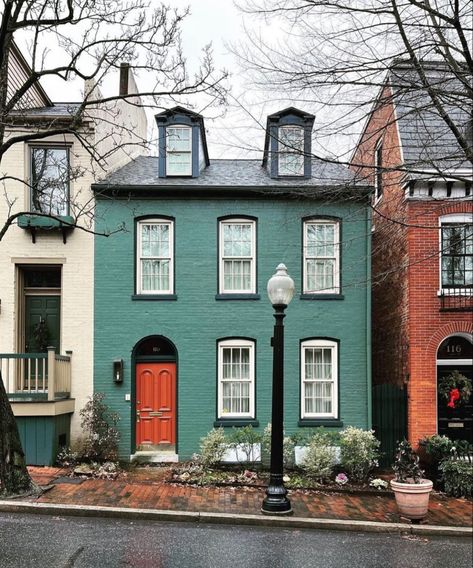 Terraced House Exterior, House Pics, Lancaster Pennsylvania, Beautiful Houses, Unique Houses, Row House, Mobile Shop, Cute House, House Goals