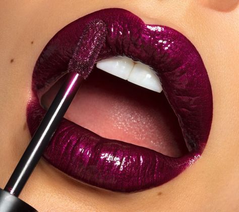 Julia Kuzmenko McKim 💄 в Instagram: «Recent work for @meltcosmetics •AMULET• 🍷🍇 Metal Gloss You won’t be able to get enough of this wicked boysenberry shade! Pairs perfectly…» Lipstick Style, Best Lip Gloss, Melt Cosmetics, Lip Gloss Colors, Lipstick Art, Lips Shades, Body Makeup, Fall Makeup, Beautiful Lips