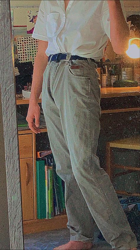 #mensclothing #outfits #outfitmen #cottage #cottagecore #cottagecoreaesthetic #cottagecoreoutfit #1960sfashion Men green outfit cattagecore pant baggy Cottagecore Mens Fashion, Cottagecore Closet, Mens Cottagecore, Cottagecore Men, Aesthetic Outfits Male, Cottagecore Aesthetic Outfits, Cottage Core Outfit, Casual Cottagecore, Outfits Male