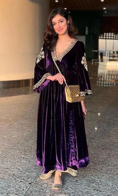 Purple Silk Suit Indian, Winter Indian Party Outfits, Velvet Dresses Indian, Velvet Dress Purple, Navarathri Outfits, Divya Khosla Kumar Suits, Velvet Outfits For Women Indian, A Line Suit Designs, Velvet Suit Neck Design