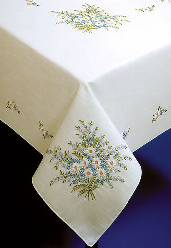 . Bordados Tambour, Oblong Tablecloth, Pola Sulam, Brazilian Embroidery, Embroidery Flowers Pattern, 자수 디자인, Silk Ribbon Embroidery, Cross Stitch Patterns Free, Hand Embroidery Patterns