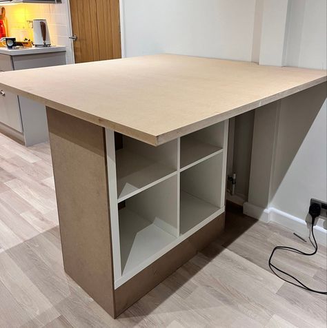 I didn’t want to spend thousands on a kitchen unit… so I built my own with an IKEA table – it looks great Kitchen Island Hack, Small Apartment Inspiration, Ikea Island, Ikea Kallax Unit, Ikea Hack Kitchen, Diy Kitchen Table, Ikea Kitchen Island, Kitchen Unit, Building A Kitchen