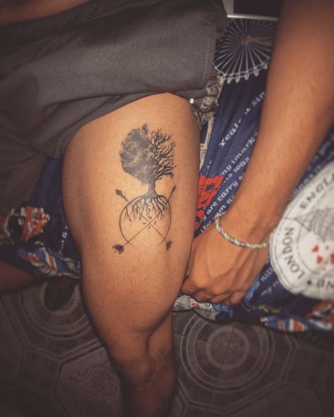 Thigh Tattoo Men, Tree Tattoo Men, Tattoo Tree, Cross Tattoo For Men, Leg Tattoo Men, Knee Tattoo, E Tattoo, Arrow Tattoos, Tattoo Designs And Meanings