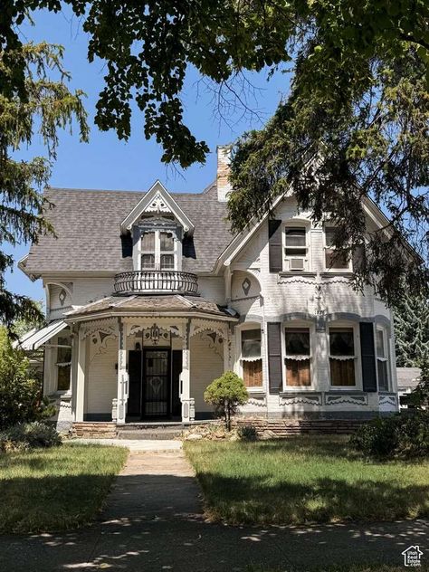 1902 in Logan, UT - $438,000 Large Old House, Vintage Brick House, 1830s House, Upper Class House, Traditional Suburban House, Pennsylvania Houses, Old American Houses, Old Brick House, Older Houses