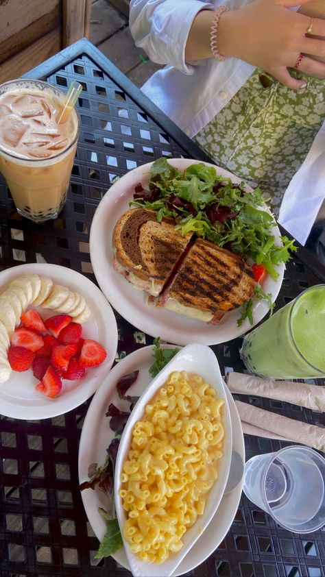 Urth Caffe, Cafe Business, 75 Hard, Cute Food Art, Life Aesthetic, Flower Packaging, Food To Go, Food Inspo, Food Goals