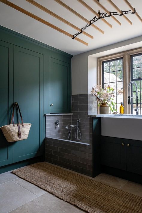 How Do Our Pets Influence Our Home Renovations? | Houzz UK Mudroom Laundry Dog Room Ideas, Shower In Mudroom, Utility Room For Dogs, Boot Room Dog Wash, Utility Room Pulley, Boot Room Utility Dog Wash, Utility Room Airer Ideas, Boot Room Ideas Dog Wash, Victorian Utility Room