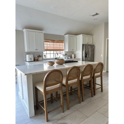 Bench seating in kitchen