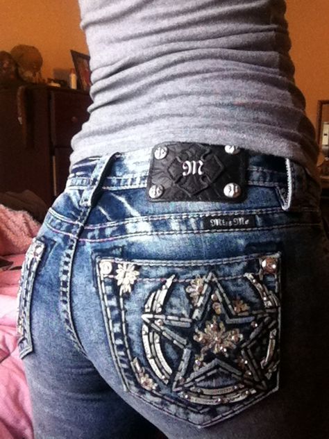 New jeans // Miss me jeans horse shoe with star. Boot barn cute outfit. Miss mes. Miss Mes, Outfit Pants, 2000s Outfit, Aesthetic 2000s, Cowgirl Jeans, Country Girls Outfits, Country Fashion, Winter Jeans, 2000s Fashion Outfits