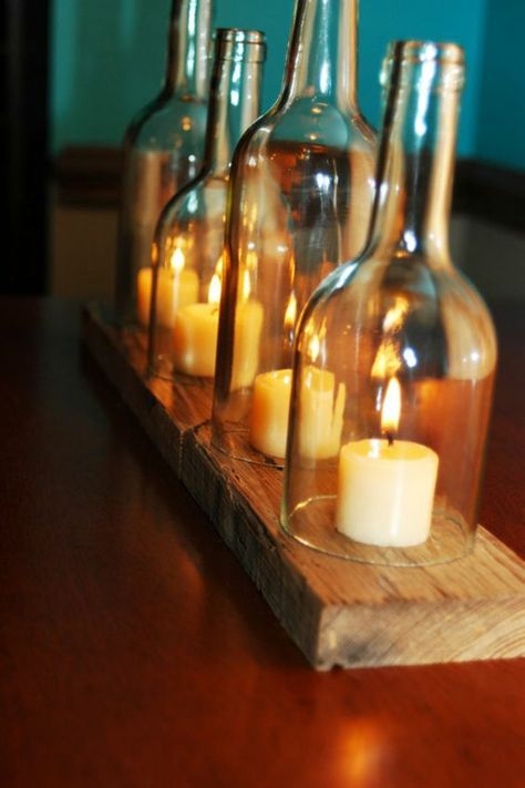 Upcycling Ideen: Machen Sie coole neue Dinge aus unbenutzbaren Abfallprodukten! - Archzine.net Wine Bottle Centerpieces, Old Wine Bottles, Interior Boho, Bottle Centerpieces, Wine Craft, Wine Bottle Diy Crafts, Diy Candle Holders, Wine Bottle Diy, Diy Simple