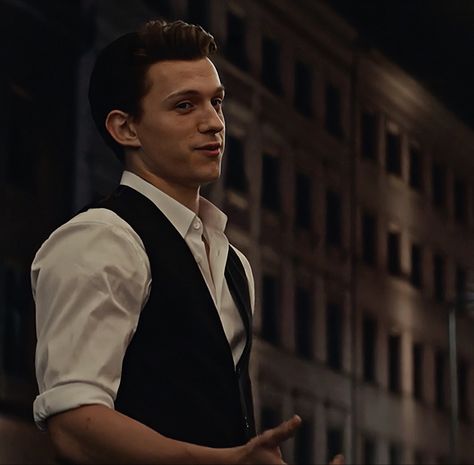 Drake Clothing, Toni Stark, Tom Holland Imagines, Nathan Drake, Tom Holland Peter Parker, Tom Holland Spiderman, Celebrity Look Alike, Men's Toms, Tommy Boy