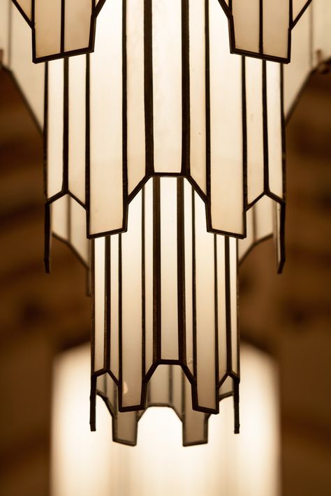 This lamp is an example of the type of lighting we will be using, soft yet with harsh outlines contrasting in dark tones. Art Deco Lamps Vintage, Art Deco Chandeliers, 1950s Interior, Art Deco Lights, Arte Art Deco, Lampe Art Deco, Vintage Industrial Lighting, Diy Lampe, Art Deco Inspiration