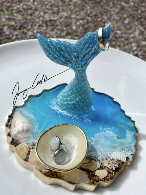 Rezing Art, Beach Themed Art, Resin Mermaid, Seashell Art Diy, Diy Beach Decor, Jewellery Tray, Nautical Crafts, Ice Resin, Resin Crafts Tutorial