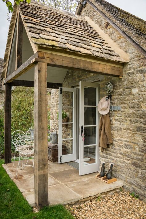 Cotswolds Cottage, Stone Building, Cottage Porch, Stone Cottages, Old Stone Houses, Cottage Renovation, Cottage Exterior, Country Cottage Decor, Luxury Cottage