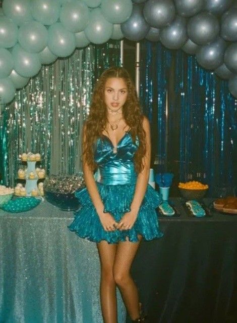 Prom Theme Party, Queer Prom, 2000s Prom, 80s Prom Party, 90s Prom, 80s Prom Dress, 80s Prom, Prom Theme, Prom Queens