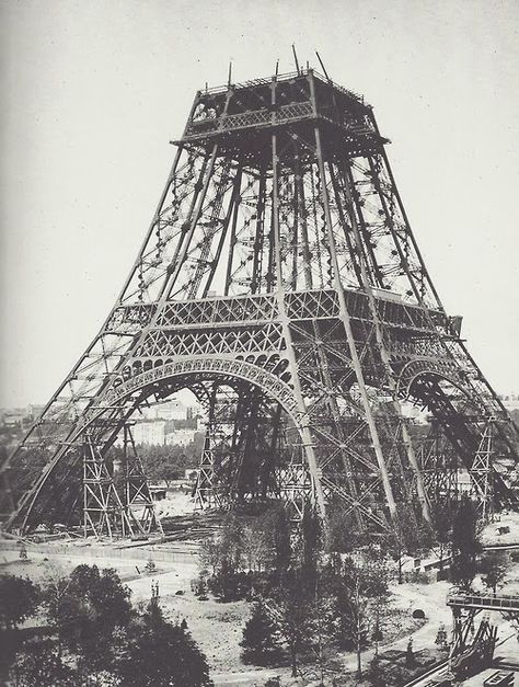 Gumption: Under Construction Gustave Eiffel, Stereoscopic Photography, Tower Eiffel, Torre Eiffel Paris, Paris Francia, Eiffel Tower In Paris, Vintage History, Tower In Paris, Simple Person