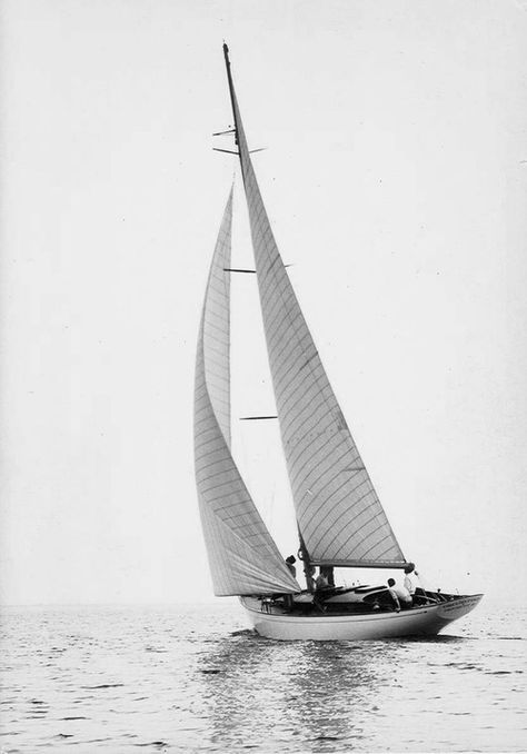 El velero de Ben y Pam ❤️ "Fuera de juego" Classic Sailboat, Navi A Vela, Classic Sailing, Classic Yachts, Sailing Vessel, Classic Boats, Yacht Boat, Sailing Yacht, Tall Ships