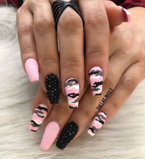 Cuffin Nails, Camo Nail Designs, Camouflage Nails, Camo Nails, Yellow Nail Art, Yellow Nails Design, Her Nails, Black Nail, Yellow Nails