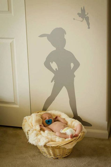 33 Perfectly Subtle Ideas For Your Disney-Themed Nursery Peter Pan Shadow, Disney Themed Nursery, Neverland Nursery, Nursery Ideas Boy, Peter Pans, Casa Disney, Peter Pan Nursery, Deco Disney, Disney Rooms