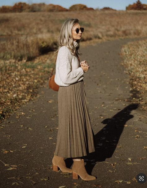 Modest Winter Dresses, Winter Outfits With Skirts, Skirt Outfits For Fall, Western Winter Fashion, Outfits With Skirts, Church Outfit Winter, Sweater Over Dress, Sweater Skirt Outfit, Modest Winter Outfits