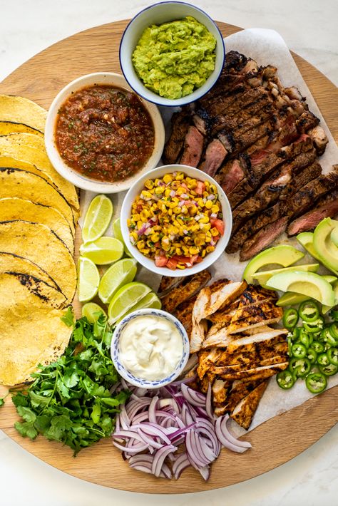 Taco Board, Taco Platter, Mexican Dinner Party, Easy Taco Recipes, Taco Dinner, Spicy Salmon, Mexican Dinner, Easy Taco, Cooking Game