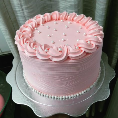 Cake Ideas Pink And White, Easy Pink Cake Decorating, Pink Cake Ideas Simple, Plain Pink Birthday Cake, White And Pink Cake Design, Pink Tres Leches Cake, Pink Cakes Simple, Easy Pink Birthday Cake, Pink Round Cake Birthday