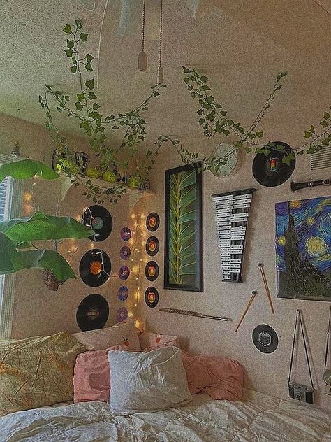 Y2k Aesthetic Room, Bedroom Ideas Grunge, Room Indie, Indie Bedroom, Y2k Room Decor, Indie Decor, Bedroom Retro, 70s Interior, Beautiful Bedrooms Master