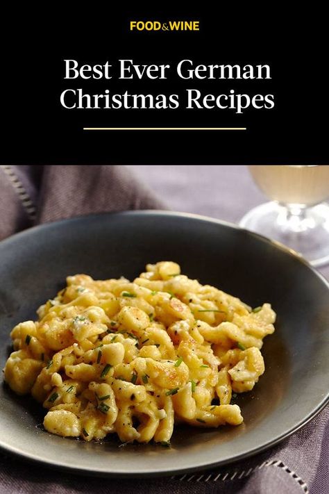 German Christmas Dinner, German Christmas Recipes, Roasted Goose, German Side Dishes, Christmas Eve Meal, Traditional German Christmas, Easy German Recipes, German Christmas Traditions, German Christmas Food