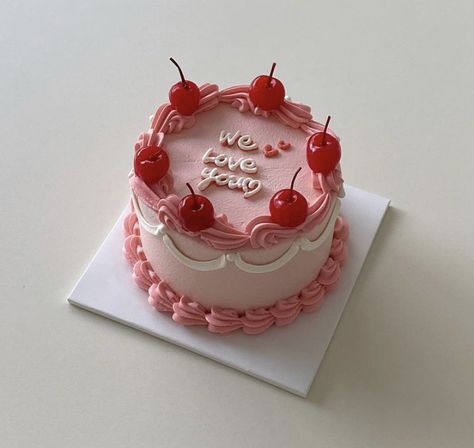 19th Birthday Cakes, Bolo Vintage, Ugly Cakes, 25th Birthday Cakes, Vintage Birthday Cakes, Aesthetic Cake, Korean Cake, Pink Birthday Cakes, Funny Birthday Cakes