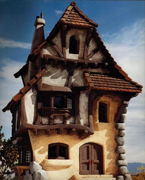 The views from the attic must be fantastic. Casa Do Hobbit, Fairytale Houses, Fairy Tale Cottage, Storybook House, Fairytale House, Storybook Homes, Fairytale Cottage, Storybook Cottage, Unusual Homes