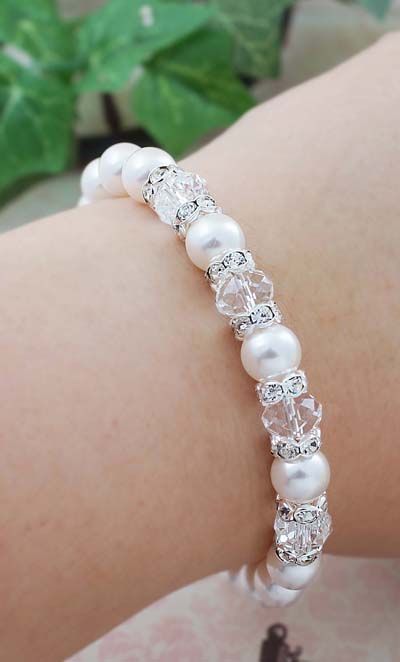 Jewellery Pearl, Bracelets Ideas, Pearl Bracelets, Diy Bracelet Designs, Homemade Jewelry, Jewelry Making Ideas, Bridal Bracelet, Beaded Bracelets Diy, Jewelry To Make