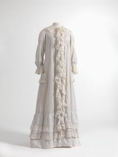 The different forms of negligee inherited from the 18th century continued to exist through the 19th century. Social evolution, with the bourgeoisie increas... 18th Century Nightgown, 19th Century Nightgown, 1860s Nightgown, Irma Vep, Period Fashion, Sleeping Gown, Historical Clothes, 1870s Fashion, 1880s Fashion