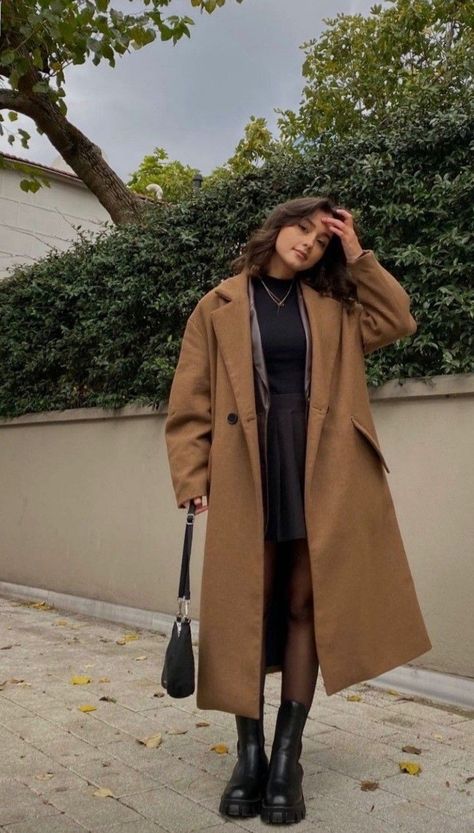 Winter Knee Length Skirt Outfit, Outfits Ideas For School, Winter Style Ideas, Long Jacket Outfit, Cute Outfits Ideas, Aesthetic Winter Outfits, 50 Aesthetic, Winter Outfits For Women, Japan Outfit