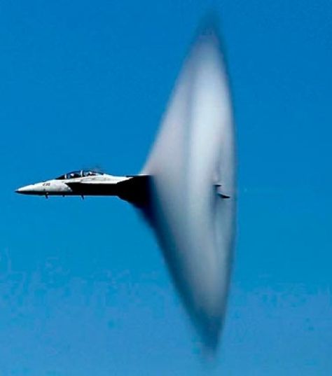 Breaking Sound Barrier, Photo Avion, Sound Barrier, Military Jets, Jet Aircraft, Jet Plane, Vintage Aircraft, Aircraft Carrier, Air Show