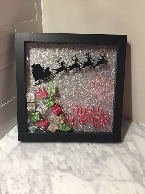 Santa Merry Christmas Shadowbox Santa Shadowbox Cadeau de - Etsy France Rolled Flower Shadow Box Ideas Christmas, Shadow Box Christmas Ideas, Christmas Shadow Box Ideas, Diy Christmas Shadow Box, Shadowbox Ideas, Christmas Gift Themes, Halloween Shadow Box, Shadow Box Gifts, Santa Merry Christmas