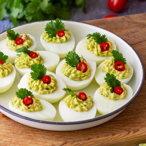 Creamy Cucumber Tomato Salad, Last Minute Appetizer, Guacamole Deviled Eggs, Deviled Egg Salad, Bunny Cupcakes, Creamy Cucumbers, Quick And Easy Appetizers, Deviled Eggs Recipe, Eggs Recipe