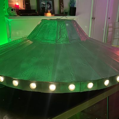 48" flying saucer Halloween decoration | Manning Makes Stuff Diy Alien Halloween Decoration, Alien Halloween Yard Decorations, Alien Halloween Decorations Diy, Nuclear Halloween Decor, Alien Trunk Or Treat Ideas, Diy Ufo Flying Saucer, Diy Alien Decorations, Alien Trunk Or Treat, Diy Flying Saucer