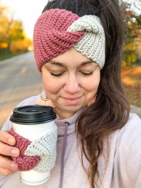 Crochet Ear Warmer Free Pattern, Cup Cozy Crochet Pattern, Spotted Horse, Crochet Ear Warmer Pattern, Bandeau Au Crochet, Crochet Cup Cozy, Cozy Crochet Patterns, Confection Au Crochet, Crochet Headband Pattern