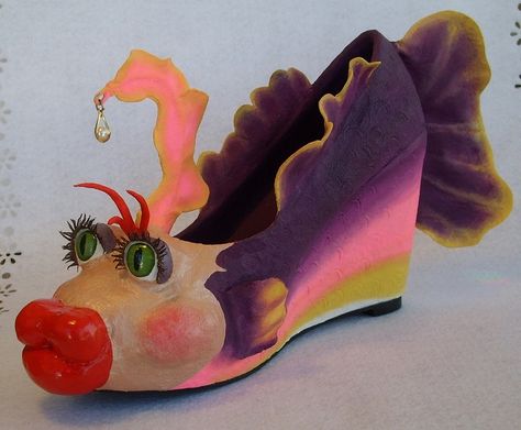 Paper Mache Fish | Paper Mache Fish Shoe by siestasue, via Flickr | Mixed media Fish Shoes, Muses Shoes, Funny Shoes, Creative Shoes, Ugly Shoes, Funky Shoes, Unique Shoes, Shoe Art, Crazy Shoes