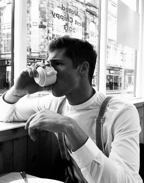 Male model drinking coffee black and white photo People Drinking Coffee, Man Drinking, Men Coffee, Le Male, Men Photography, Hipster Mens Fashion, Indie Outfits, Gentleman Style, Burn Calories