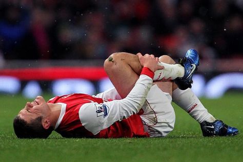 Dortmund, Acl Injury, Knee Ligaments, Jack Wilshere, Anterior Cruciate Ligament, How To Help Nausea, Acl Tear, Ligament Injury, Cruciate Ligament