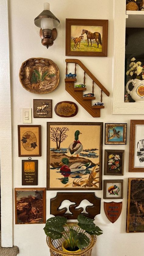 Aesthetic Apartment Wall Decor, Vintage Boho Eclectic Decor, Gallery Wall With Trinkets, No Glass Frame Ideas, Cross Gallery Wall, Junk Wall Decor, Vintage Western Gallery Wall, Cottage Core Gallery Wall Ideas, Thrifted Aesthetic Home